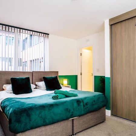 Stylish Two Bedroom Apartment by AV Hughes Properties Milton Keynes Exterior photo