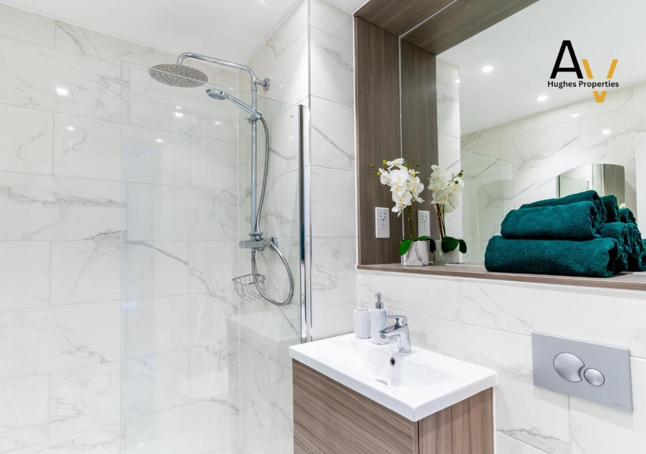 Stylish Two Bedroom Apartment by AV Hughes Properties Milton Keynes Exterior photo