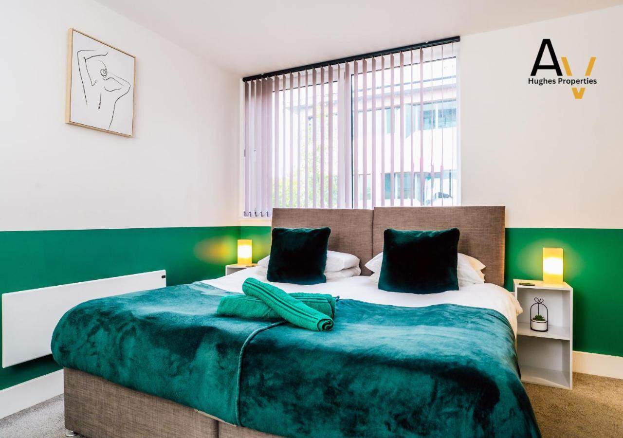 Stylish Two Bedroom Apartment by AV Hughes Properties Milton Keynes Exterior photo