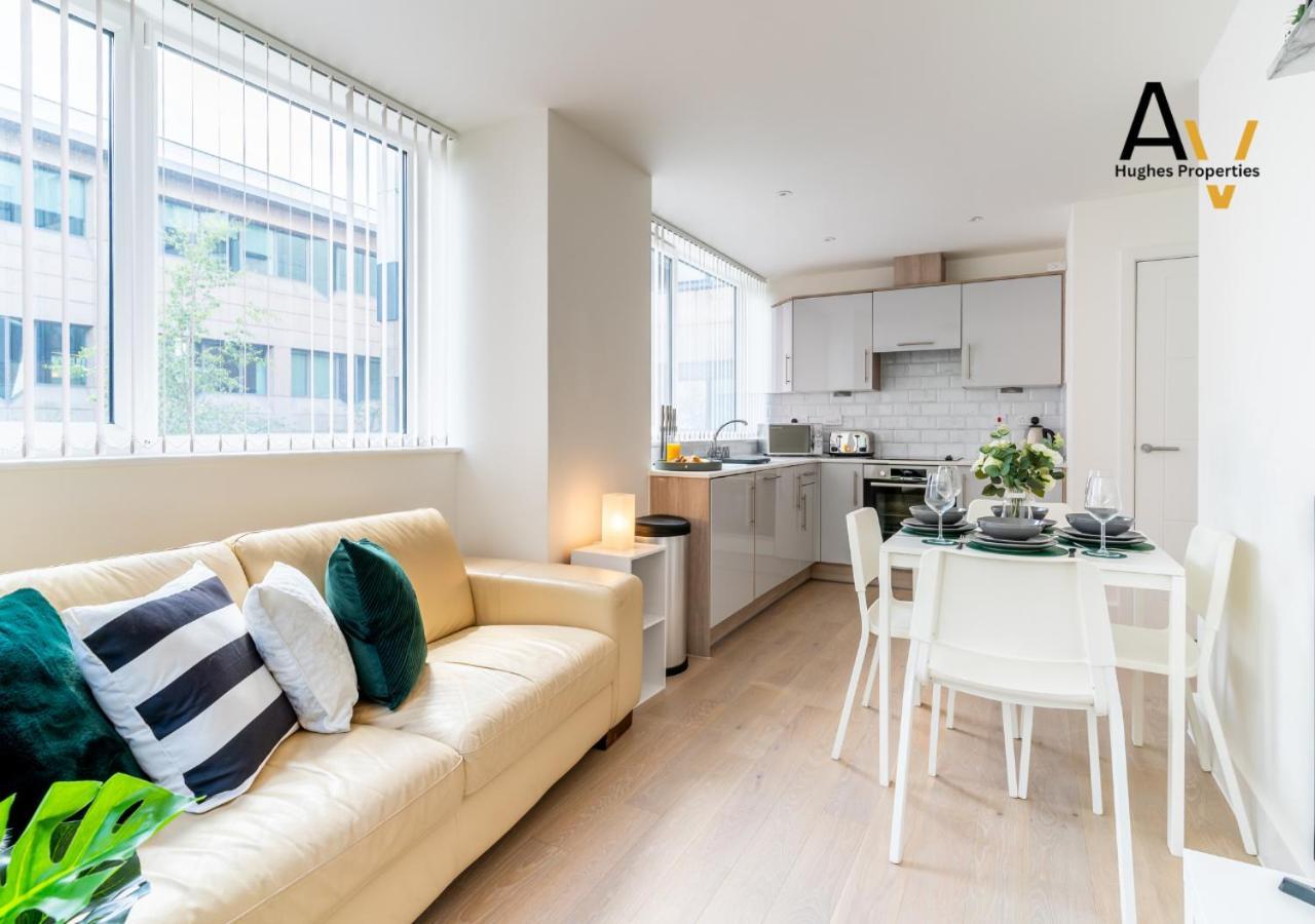 Stylish Two Bedroom Apartment by AV Hughes Properties Milton Keynes Exterior photo