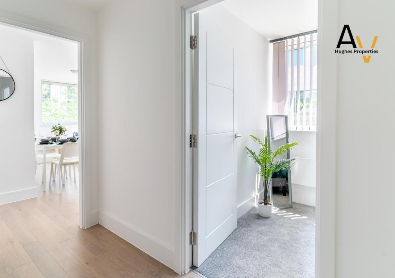 Stylish Two Bedroom Apartment by AV Hughes Properties Milton Keynes Exterior photo